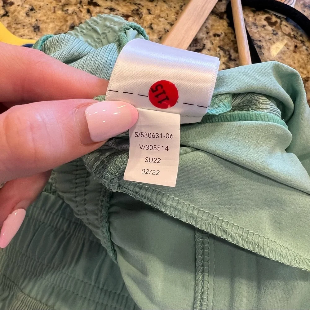NWOT ATHLETA Brooklyn Jogger Women’s 10 Soft Mint Green 530631-06
